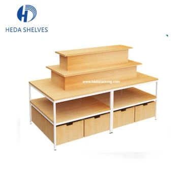 Zamonaviy uslubdagi miniso do'kon javonlari